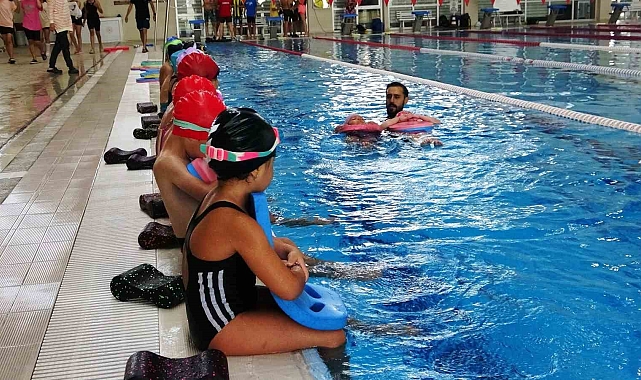 Van&#039;da, 56 bin kişi yüzme öğrendi
