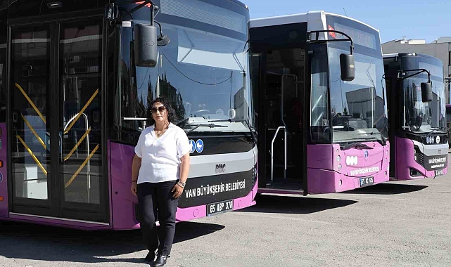 Van&#039;ın tek kadın otobüs şoförü yeniden direksiyon başında