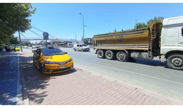 Yaya üst geçidi yerine caddeden geçmek isterken canından oldu