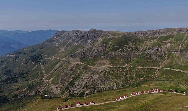 Yaylalara artık hayvanlarını otlatmak için değil, tatil için geliyorlar