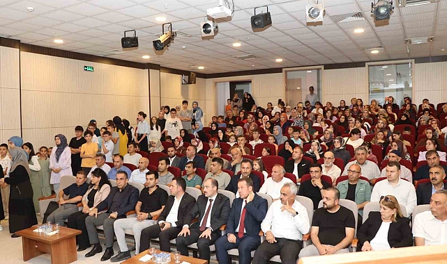 Yaz Kur&#039;an Kursları&#039;nda başarılı olan öğrencilere hediyeler verildi