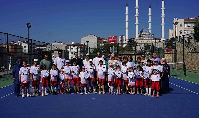Yaz spor okullarının sona ermesiyle çocuklar sertifikalarını aldı