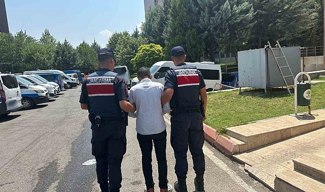 Yolcu otobüsünün bagaj kısmında yapılan aramada valizde 1,5 kilo esrar ele geçirildi