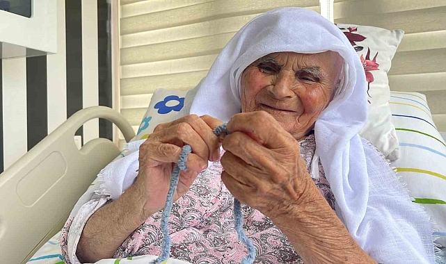 108 yaşındaki Gülten ninenin yaşının ilerlemesine rağmen hiçbir hastalığı yok