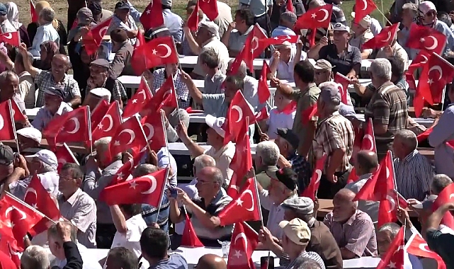 11 köyün sakinleri, yollarının asfalt yapılmasını mehter takımı ile kutladı