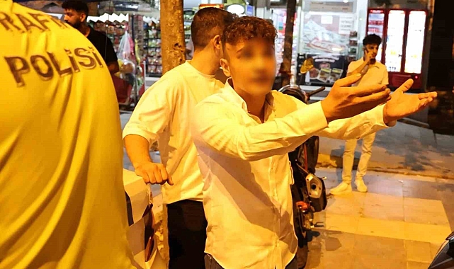 14 yaşındaki çocuk minibüs kullanırken polise yakalandı