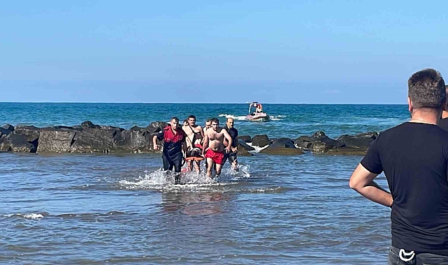 15 yaşındaki çocuk serinlemek için girdiği denizde boğulma tehlikesi geçirdi