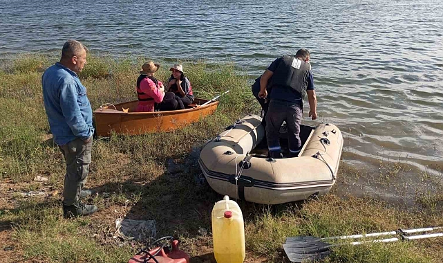 2 genç kadın gölün ortasında mahsur kaldı