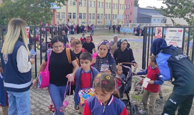 2024-2025 Eğitim Öğretim yılının başlamasıyla birlikte polis, öğrencileri bilgilendirdi