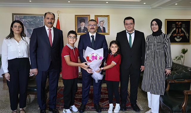 2024-2025 eğitim öğretim yılının ilk gününde öğrencilerden Vali Turan&#039;a ziyaret
