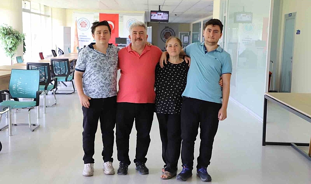 24&#039;üncü üniversitesini oğullarıyla okuyacak