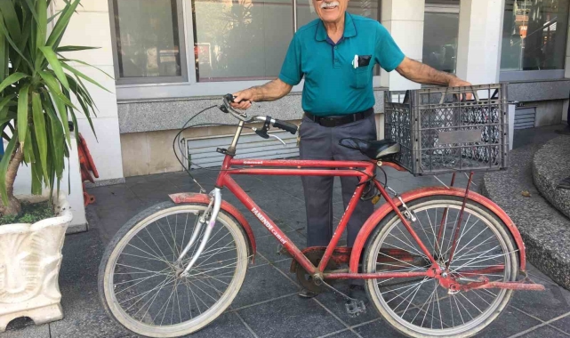 30 yıllık muhtar bisikletiyle vatandaşa derman oluyor