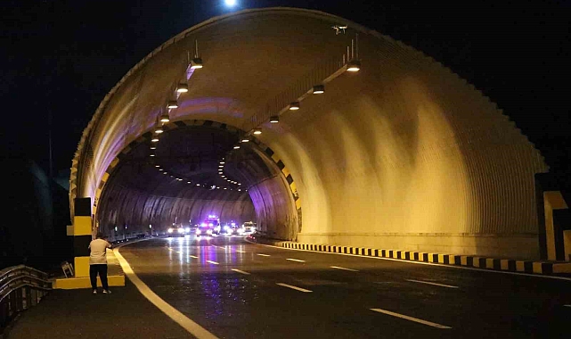 38 gündür trafiğe kapalı olan Bolu Dağı Tüneli trafiğe açıldı