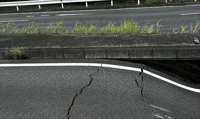 4 şeritli otoyol çöktü