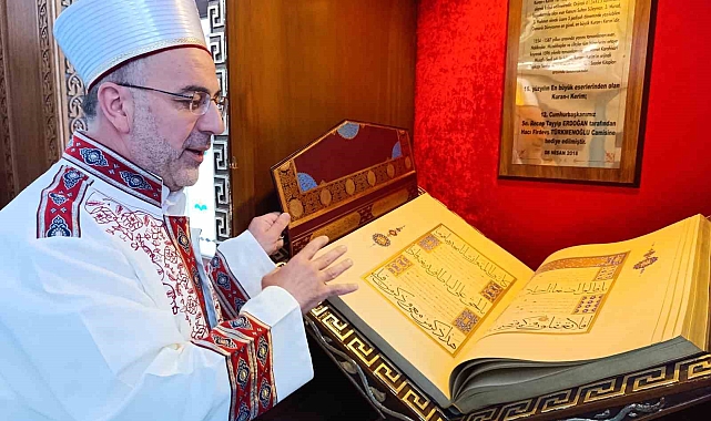 428 yıllık Kur&#039;an-ı Kerim replikası, yoğun ilgi görüyor