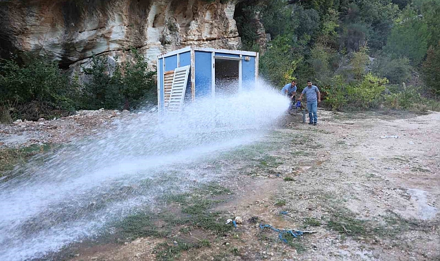 8 litre su çıkan yeni kuyu yüzleri güldürdü