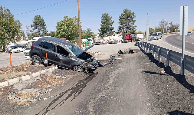 Adıyaman&#039;da, virajı alamayan otomobil takla attı