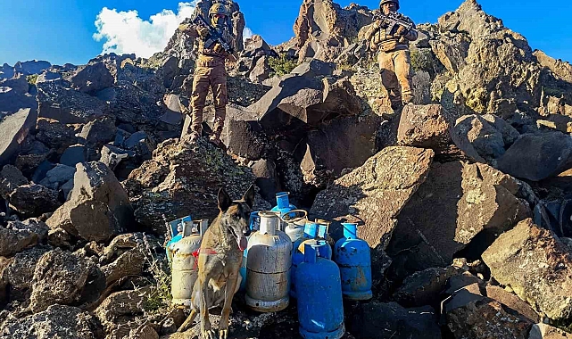 Ağrı Dağı&#039;nda terör örgütüne ait malzemeler ele geçirildi