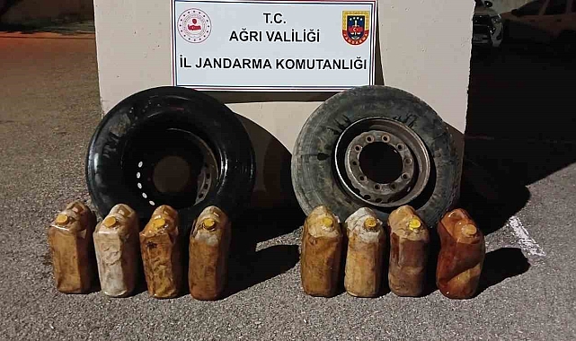 Ağrı&#039;da park halindeki araçta 177 kilo sıvı metamfetamin ele geçirildi