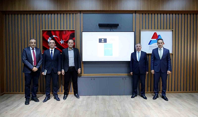 AİÇÜ&#039;da çevrimiçi toplantı ve sunum salonu açıldı