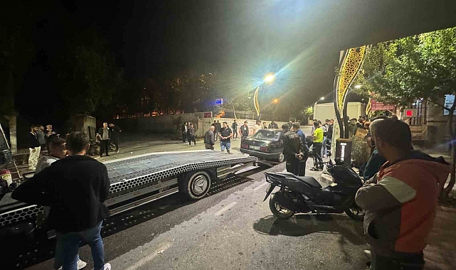 Alkollü olarak kullandığı otomobiliyle park halindeki kamyonete çarpıp yaralandı