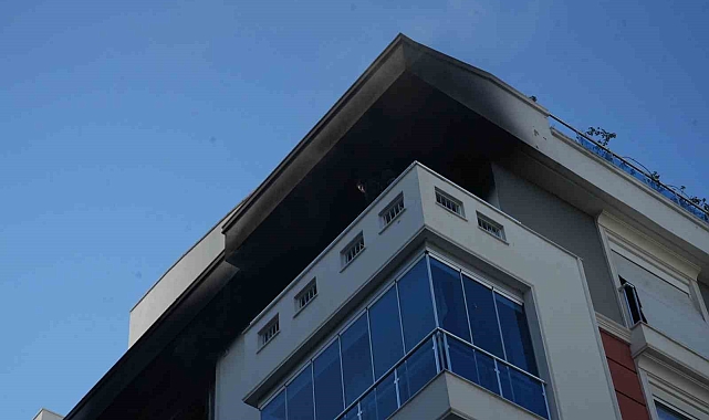 Antalya&#039;da lüks sitede korkutan yangın
