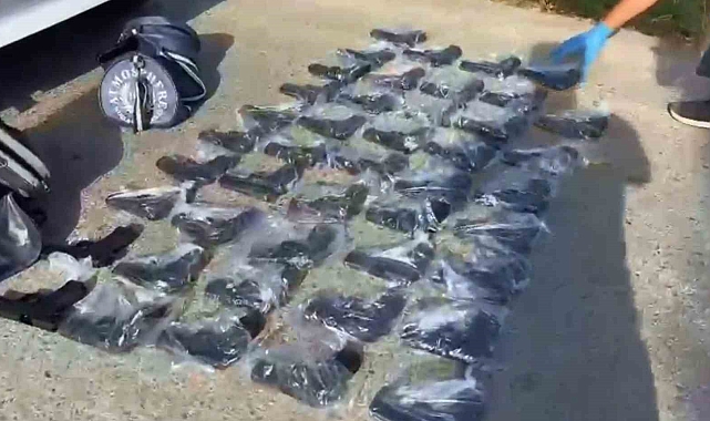 Antalya&#039;da Serik ilçesinde 45 adet ruhsatsız tabanca ele geçirildi