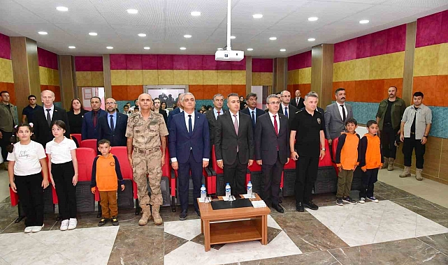 Ardahan Valisi Hayrettin Çiçek, 2024-2025 eğitim öğretim yılının &#039;İlköğretim Haftası&#039; etkinliğine katıldı