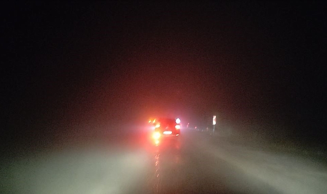 Ardahan&#039;da etkili olan yoğun sis ve sağanak ulaşımı aksatıyor