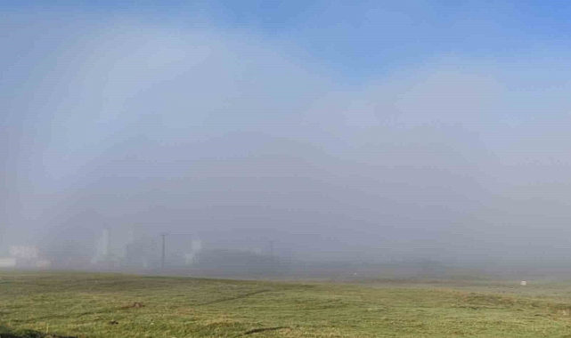 Ardahan&#039;da oluşan sis, görüş mesafesini yer yer 20 metreye kadar düşürdü