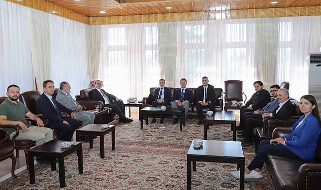 Atatürk Üniversitesi Rektörü, tebrik ziyaretlerini kabul etmeye devam ediyor