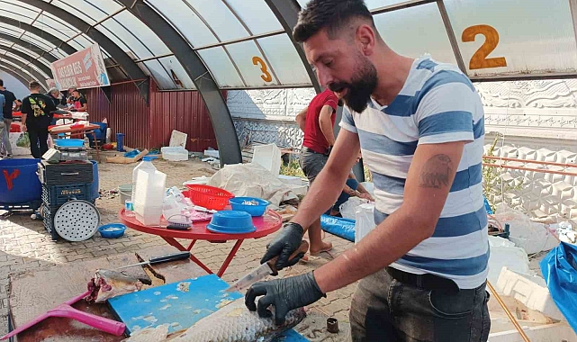 Av sezonun sona ermesiyle vatandaşlar balık tezgahlarına akın etti