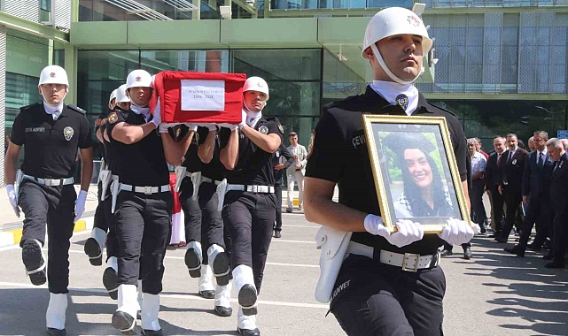 Ayşenur için İzmir&#039;de cenaze töreni düzenlendi