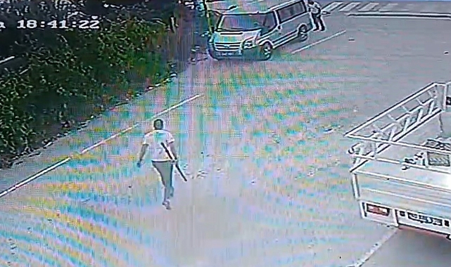 Baba ve oğlu iş yerlerinin önünde kurşun yağmuruna tutuldu