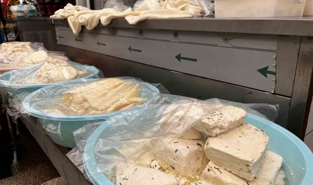 Babasından devraldığı mesleği oğlu ile birlikte sürdürüyor