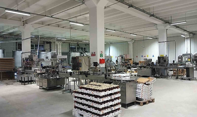 Bal üreten fabrikada 8 bin ton malzeme ele geçirildi