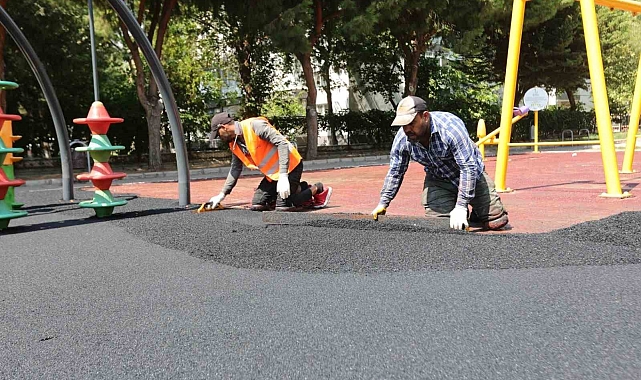 Bayraklı Belediyesi Park Ve Bahçeler Müdürlüğü Parklar Yenileniyor