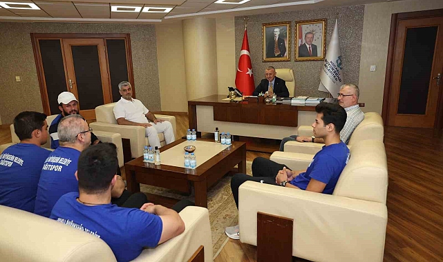 Bilek güreşinde Türkiye&#039;nin ve Kocaeli&#039;nin gururu oldular