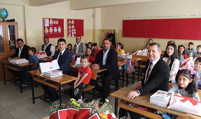 Bin 850 öğrenciye kırtasiye desteği