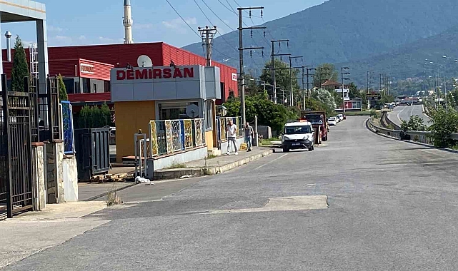 Bir fabrikada çalışan 4 işçi doğal gazdan zehirlenerek hastanelik oldu