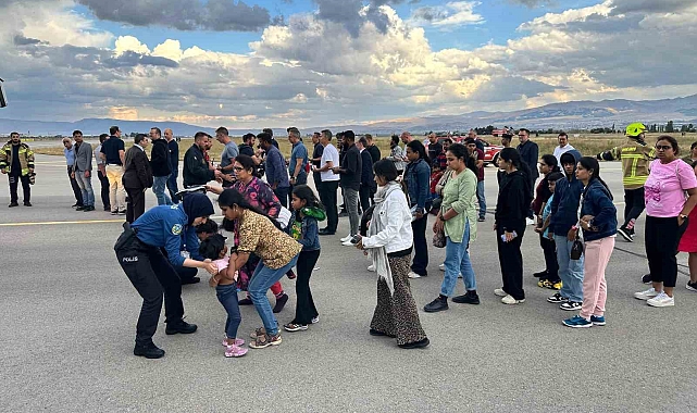 Bomba ihbarı yapılan Hindistan&#039;dan Almanya&#039;ya giden yolcu uçağında incelemeler sürüyor