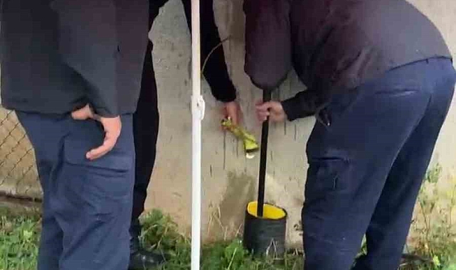 Boruya sıkışan kedi kurtarma operasyonu