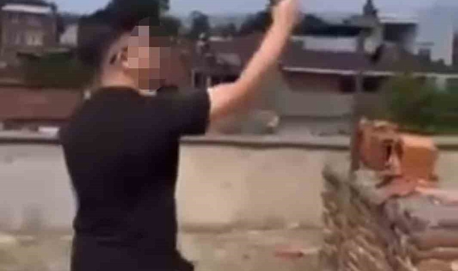 Bursa&#039;nın Karacabey ilçesinde 14 yaşındaki çocuk havaya defalarca ateş açtı