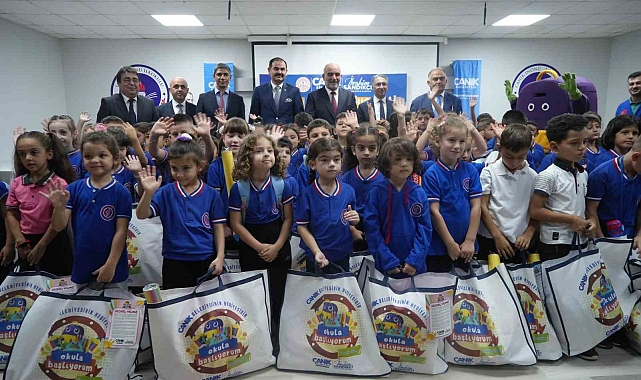Canik Belediyesi tarafından, 2 bin çocuğa kırtasiye seti ve okul çantası desteği