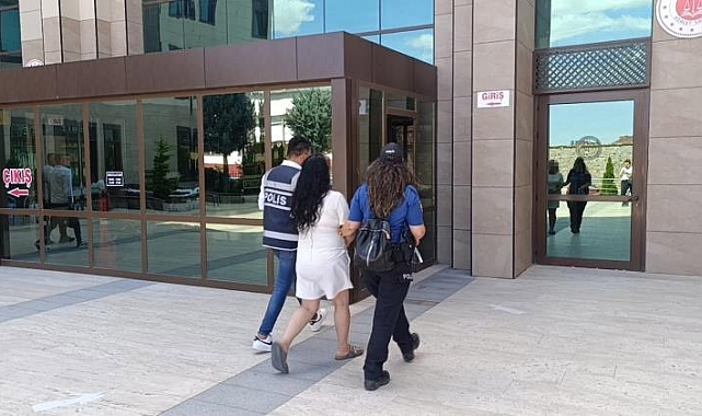 Çatı katında saklanan hırsız nefessizlikten ölmeden önce ekipler tarafından yakalandı