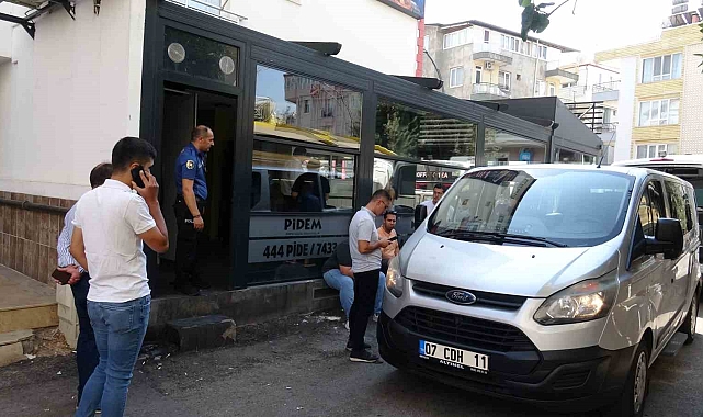Çevresine borçlu olduğu iddia edilen aşçı çalıştığı mutfakta kanlar içerisinde bulundu