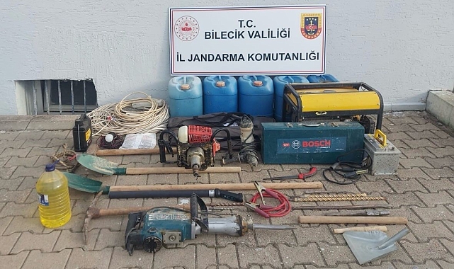 Define bulmak amacıyla kaçak kazı yapan şahıslara suçüstü yakalandı