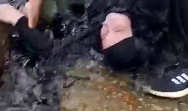 Denize düşen kadın son anda kurtarıldı