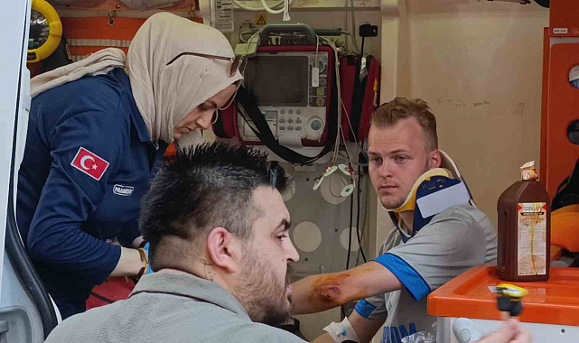 Devrilen motosikletteki 2 Alman turist yaralandı