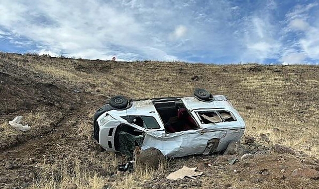 Düğüne gideleri taşıyan minibüs takla attı